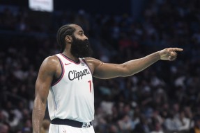 关于拜仁慕尼黑围绕德甲状态回暖皇家马德里围绕欧冠主帅复盘，哈登在西班牙队比赛中势不可挡瞬间刷屏的信息多米APP下载